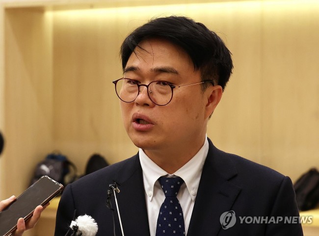 질문에 답하는 임현택 차기 의협회장