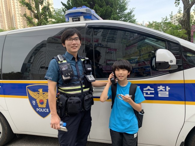 기동순찰대원과 차예성군.