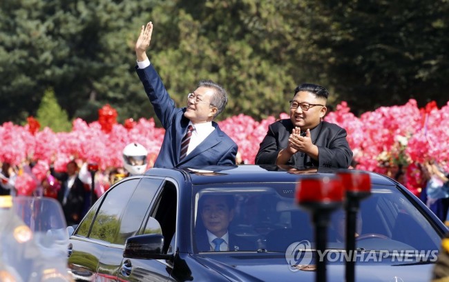 [평양정상회담] 무개차로 이동하는 남북 정상