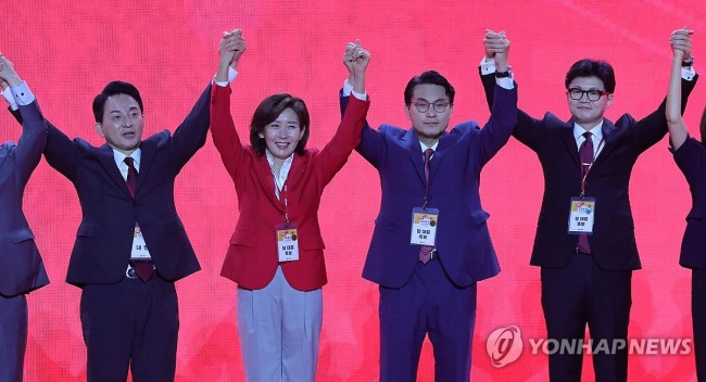 국민의힘 4차 전당대회서 인사하는 당대표 후보자들