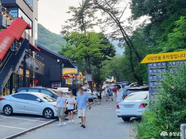 계룡산 동학사 계곡 - 식당가