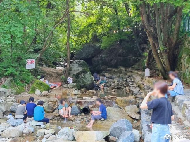 계룡산 동학사 계곡 - 남매탑 방향