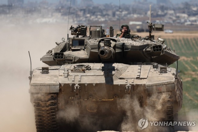 팔레스타인 가자지구의 이스라엘군 탱크. 이스라엘군은 최근 가자지구에서 레바논 접경지로 병력 상당수를 재배치하고 있다.