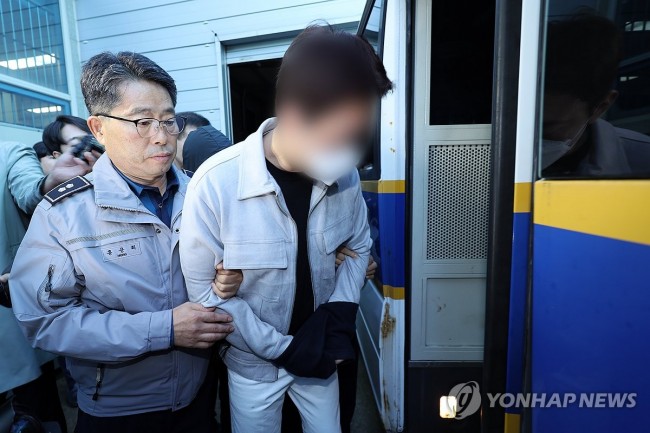 송치되는 '뺑소니 사망사고' 마세라티 운전자