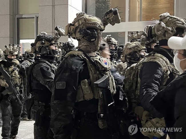 진입 시도하는 계엄군