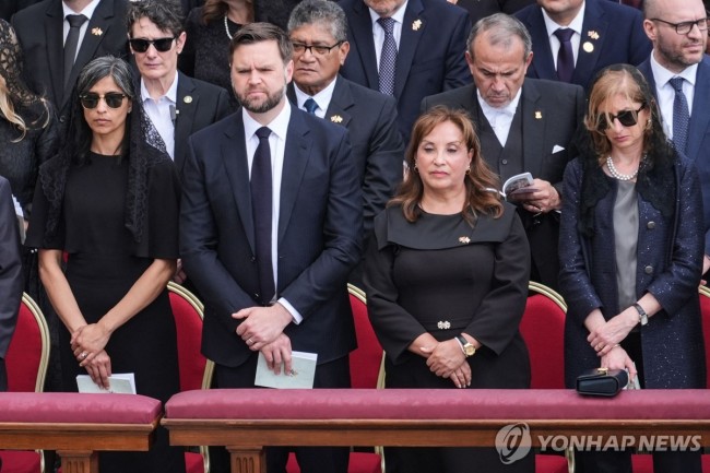 즉위 미사 참석한 미국 부통령