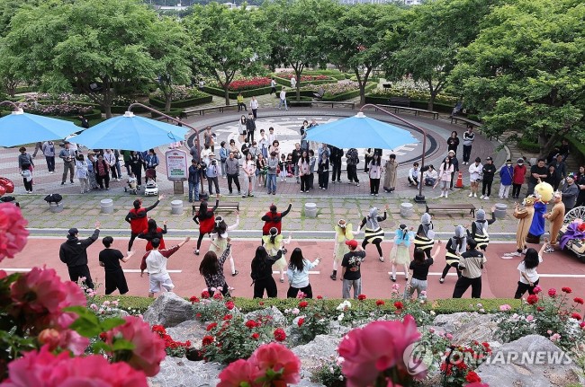 장미꽃길 걸어요…삼척장미축제