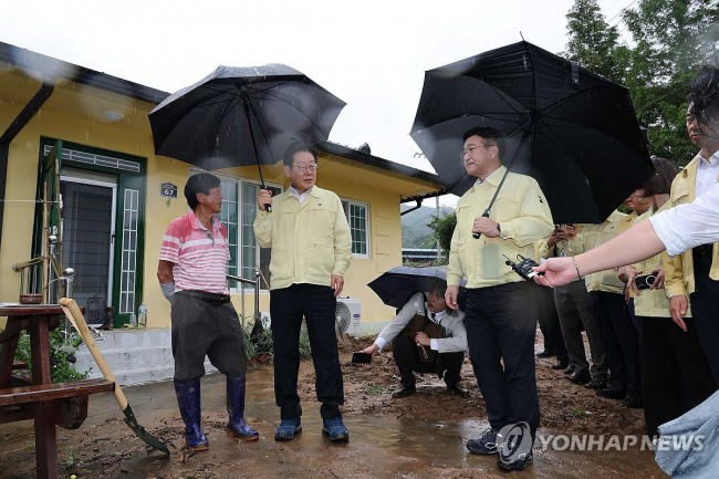 산청 호우 피해 지역 찾은 이재명 대통령