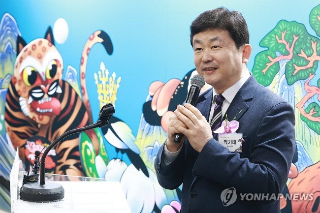 환영사 하는 박기태 반크 단장