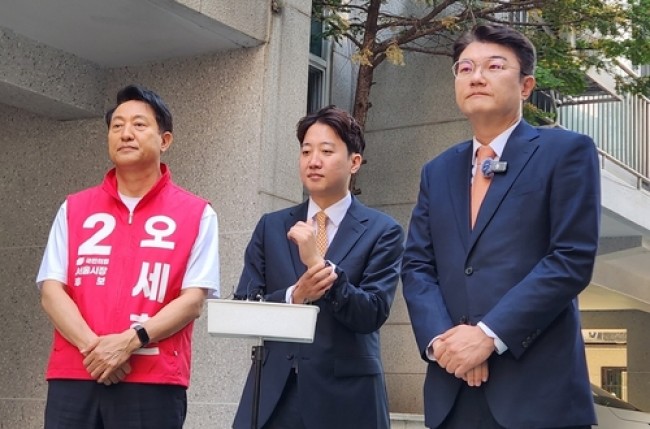 오세훈-이준석, 서울 노원구 공릉동 청년 원룸 방문