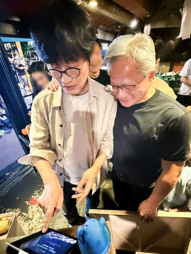 네이버페이 페이스사인으로 삼겹살 결제하는 이해진 의장