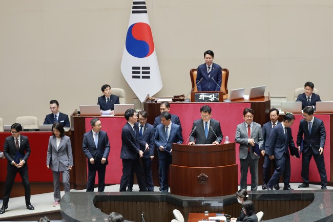 선서 준비하는 국회 입성 의원들