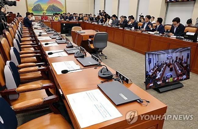 국민의힘 불참 속 열린 홈플러스 회생 관련 정무위원회 간담회