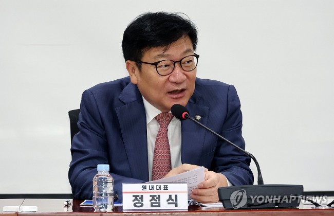 축사하는 정점식 원내대표