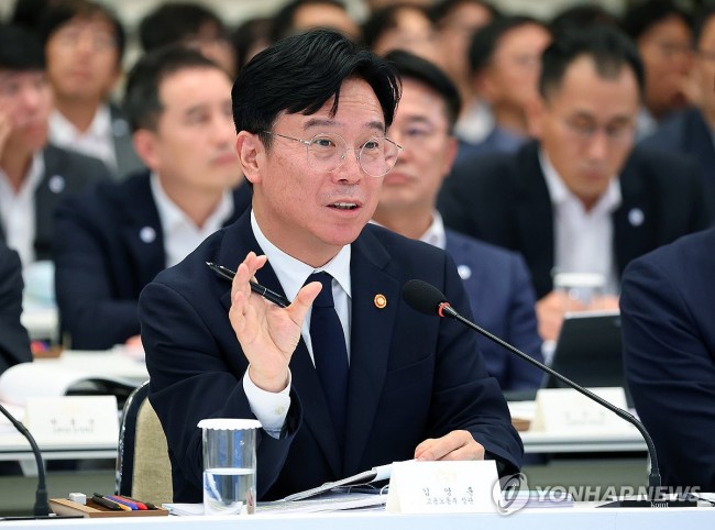 업무보고하는 김영훈 노동부 장관