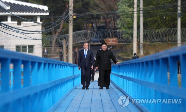 [남북정상회담] 남북정상 도보다리 둘만의 산책