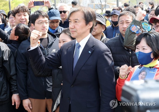 시민들 만나는 조국 대표