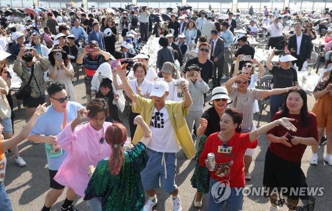 지난해 '제1회 1883 인천맥강파티' 참가한 외국인관광객