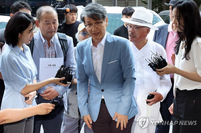 경찰서에 온 최재영 목사