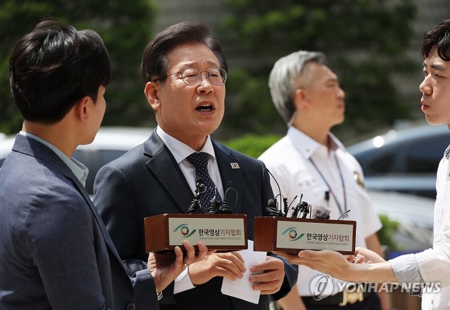 입장 말하는 이재명 대표