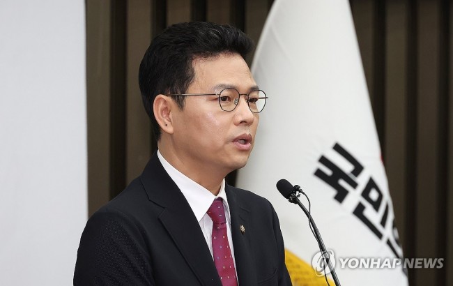 이재명 대표 '위증교사 사건' 관련 설명하는 박정훈 의원
