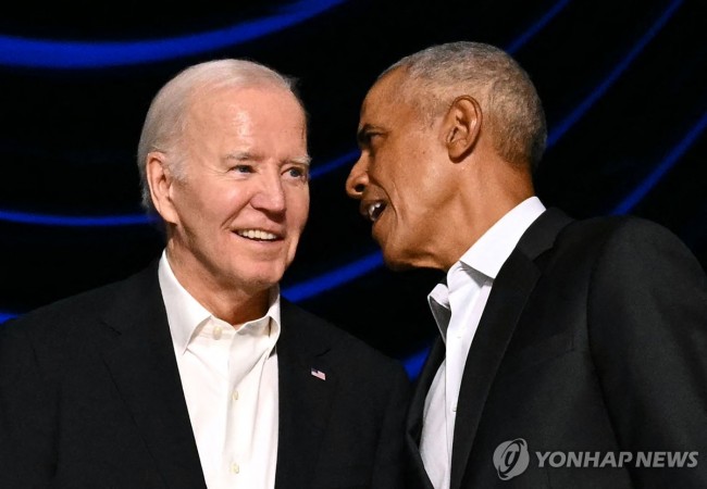 조 바이든 대통령(좌측)과 버락 오바마 전 대통령(우측)