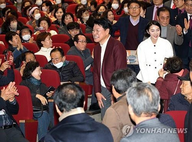 의정 보고회 입장하는 장제원 전 의원