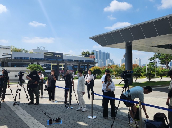 정동영 의원을 기다리다 철수하는 취재진들