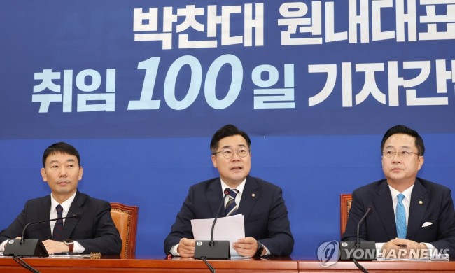 취임 100일 기자간담회에서 발언하는 박찬대 원내대표