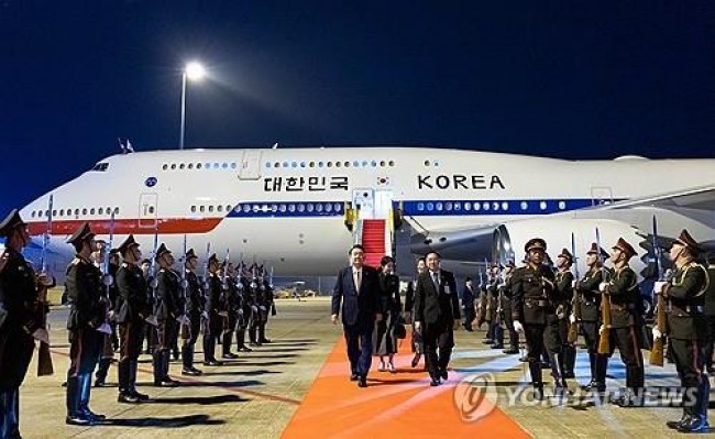 윤석열 대통령 부부, 라오스 비엔티안 도착