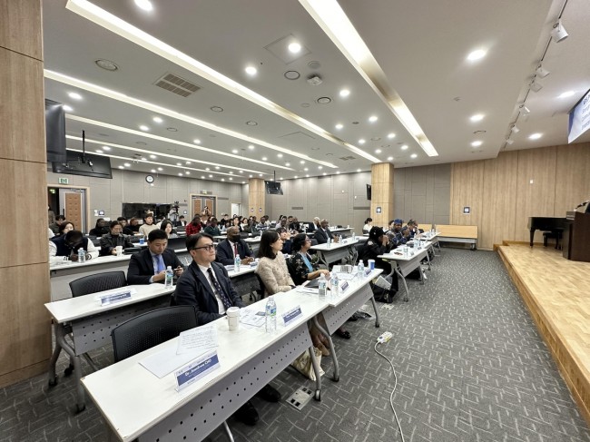 29일 서울대에서 열린 아프리카개발은행(AfDB) 정책 개발 세미나 참석자들