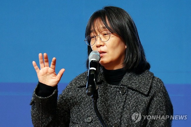 노벨 문학상에 소설가 한강…한국 작가 최초 수상 쾌거