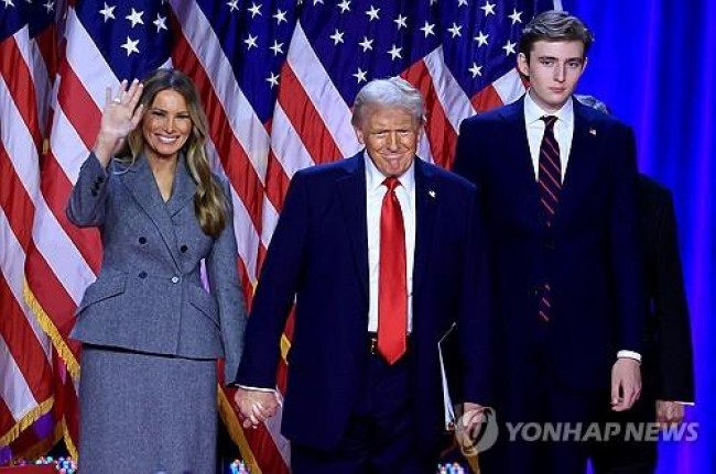 대선에서 승리한 트럼프 대통령과 그의 가족 