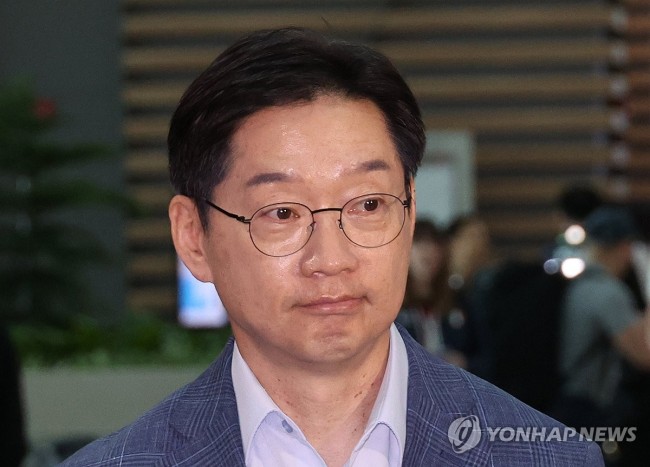 출국하는 김경수 전 지사