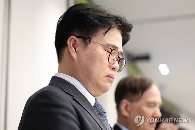 묵념하는 임현택 대한의사협회 회장