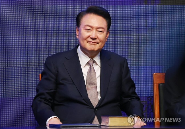 기도회 참석한 윤석열 대통령