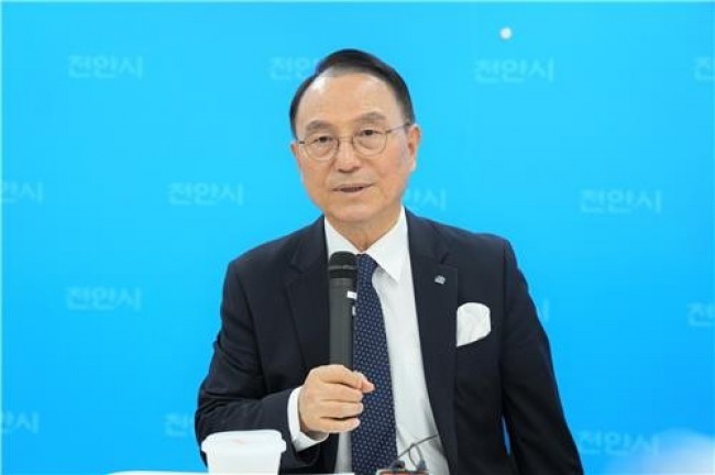 간담회 하는 박상돈 천안시장