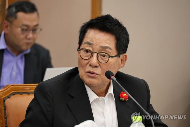 국정감사서 질의하는 박지원 의원