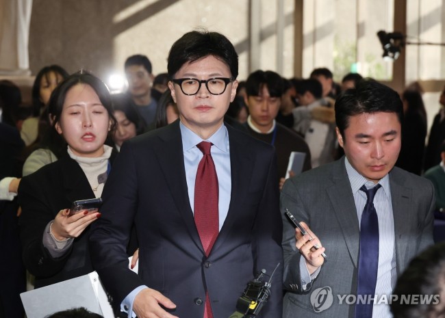 비상의원총회 참석하는 한동훈 대표