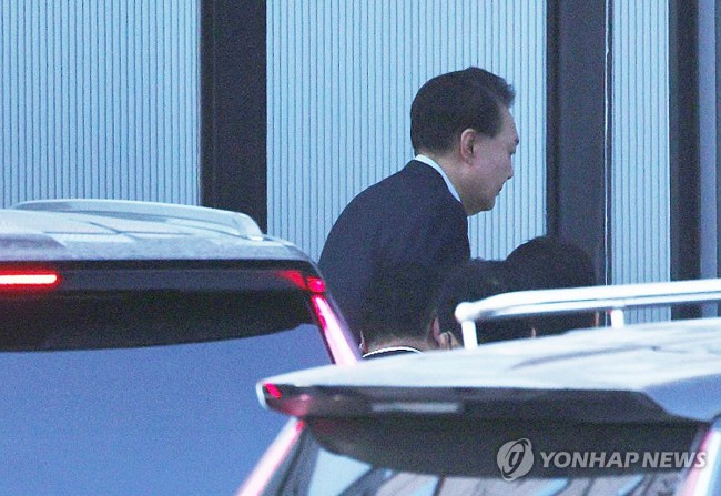 윤석열 대통령, 내란·직권남용 혐의로 공수처 출석