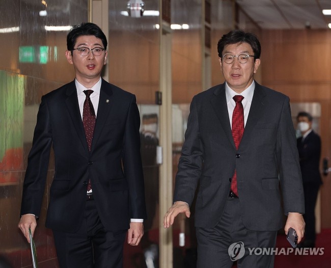 국회의장실 나서는 권성동 원내대표