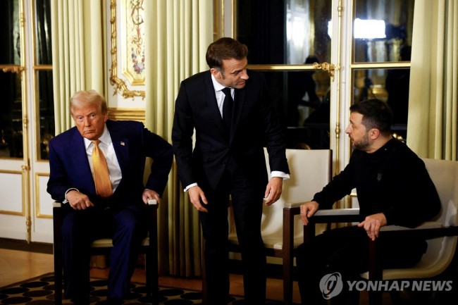 지난해 12월 파리서 회동한 트럼프, 마크롱, 젤렌스키