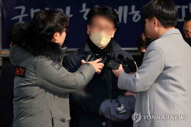 검찰로 송치되는 이재명 대표 습격범
