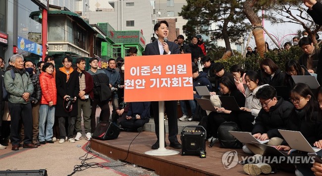 정치 현안 관련 기자회견 하는 이준석 의원