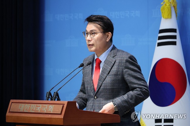 기자회견하는 국민의힘 윤상현 의원