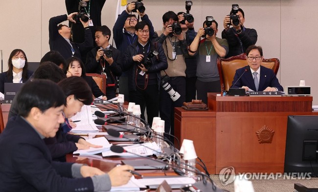 발언하는 박범계 법안심사제1소위 위원장