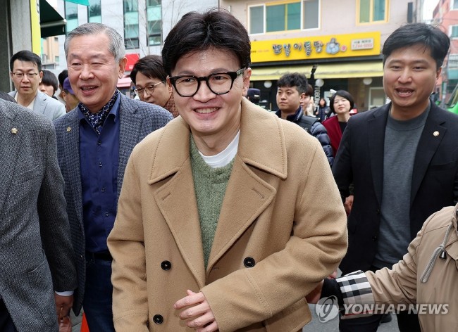 밝은 표정의 한동훈 전 대표