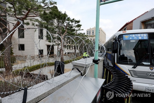 다가오는 탄핵 선고일...경비 삼엄한 헌재