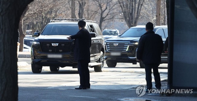 공수처 들어가는 윤 대통령 차량