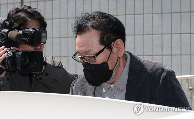 첫 재판 마친 공천헌금 의혹 '건진법사'